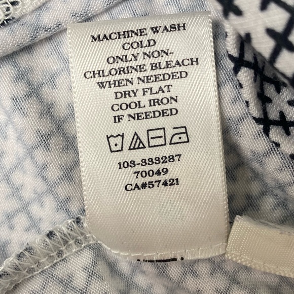 Ann Taylor Black and White Stitched Diamond Pattern Effect Long- sleeve … - Picture 7 of 8